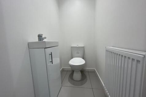 Cloakroom/wc