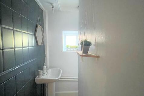 Cloakroom/wc