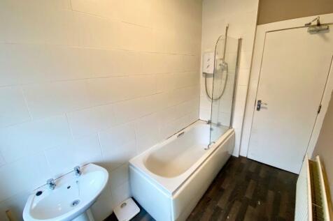HOUSE  BATHROOM