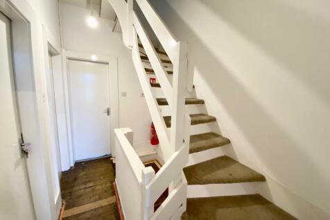 TO THE SECOND FLOOR LANDING