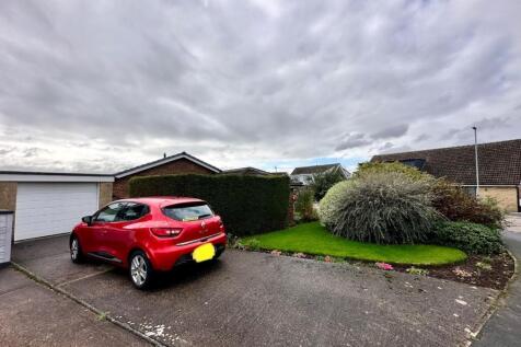 DETACHED GARAGE AND DRIVEWAY