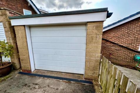 DETACHED GARAGE AND DRIVEWAY