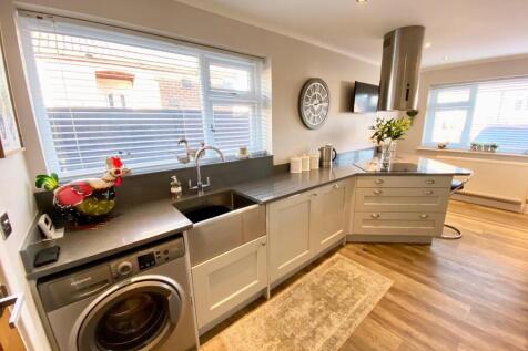 MODEN BREAKFAST KITCHEN