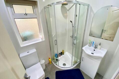 MODERN SHOWER ROOM