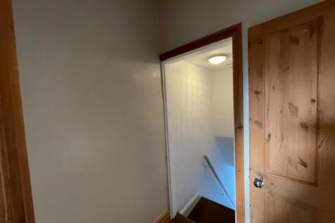 TO THE FIRST FLOOR LANDING