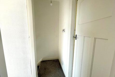 TO THE FIRST FLOOR LANDING