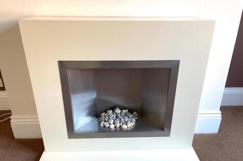 FEATURE FIREPLACE