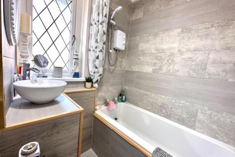 MODERN BATHROOM