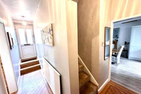 RECEPTION  L-SHAPED HALLWAY