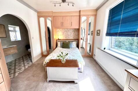 FURTHER INTERNAL PHOTOS