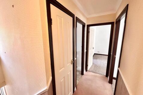 TO THE FRIST FLOOR LANDING