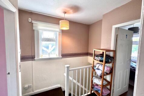 TO THE FIRST FLOOR LANDING