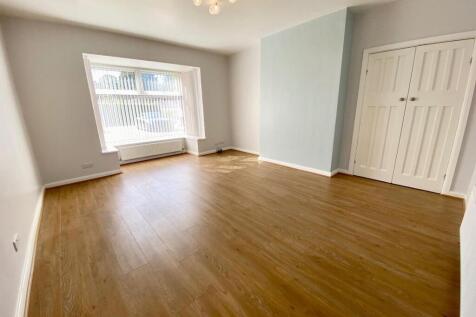 LOUNGE WITH BAY WINDOW