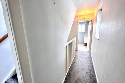 STAIRCASE TO FIRST FLOOR