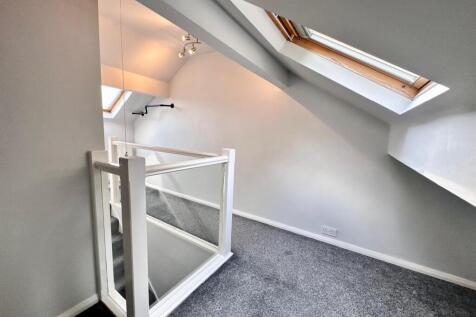 ATTIC ROOM WITH EAVES STORAGE