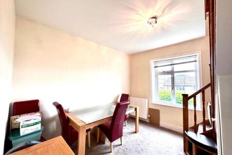 DINING ROOM/BEDROOM