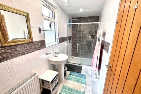 HOUSE SHOWER ROOM