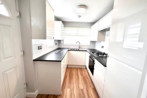 MODERN FITTED KITCEHN KITCHEN