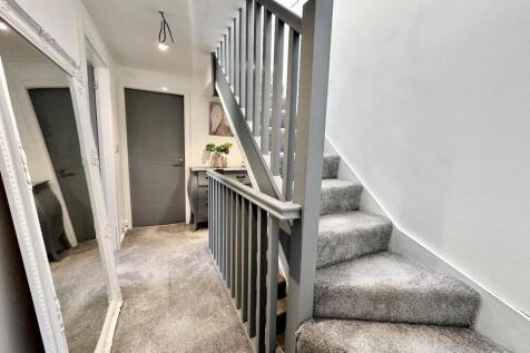 TO THE FIRST FLOOR LANDING