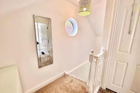 STAIRCASE TO THE SECOND FLOOR LANDING