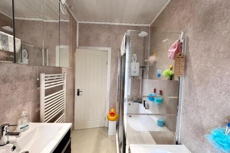 HOUSE BATHROOM