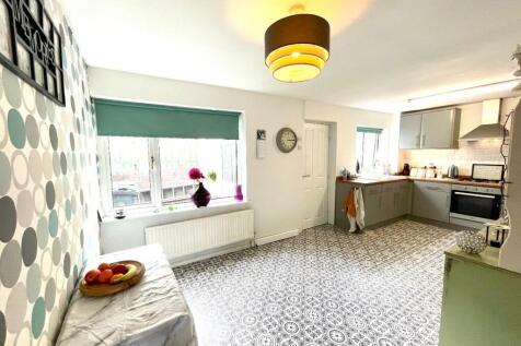 LOUNGE/ DINING