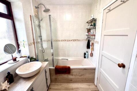 HOUSE BATHROOM