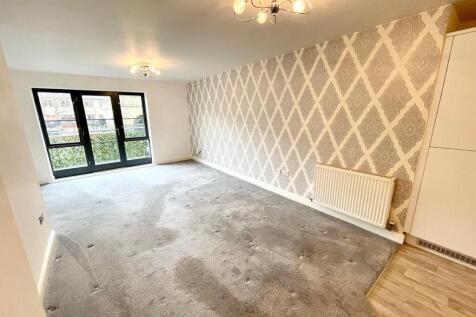 Lounge/Dining Area