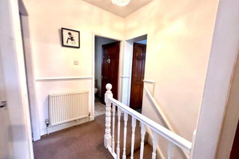 TO THE FIRST FLOOR LANDING