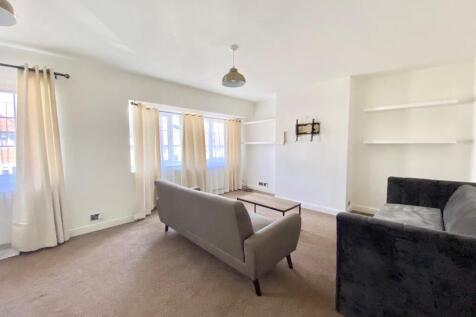 OPEN PLAN LIVING SPACE