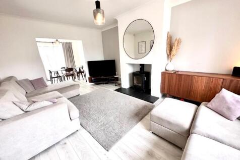 SPACIOUS LOUNGE
