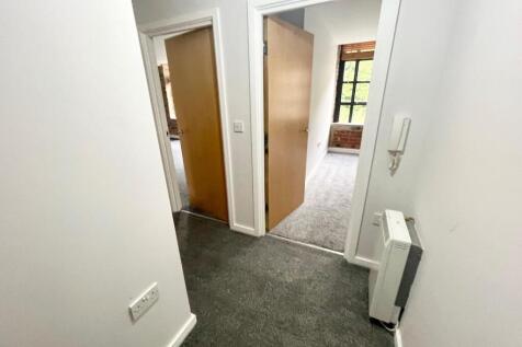 Entrance Door/ Hallway