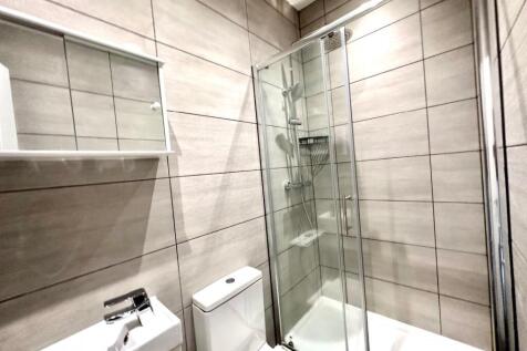 MODERN SHOWER ROOM