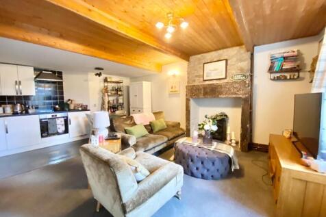 LOUNGE WITH INGLE NOOK FIRE