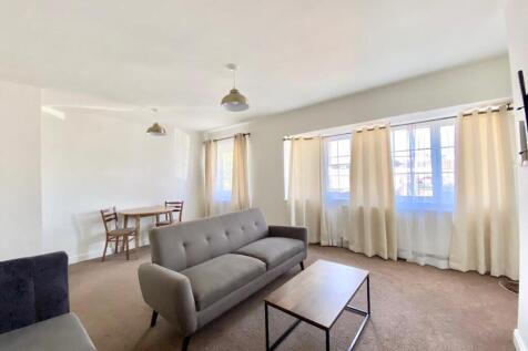 OPEN PLAN LIVING SPACE