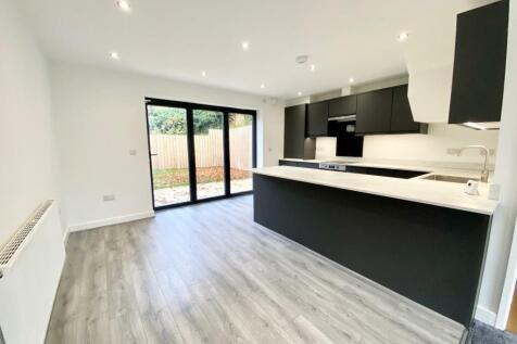 DINING AREA WITH BIFOLDING DOORS