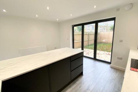 DINING AREA WITH BIFOLDING DOORS