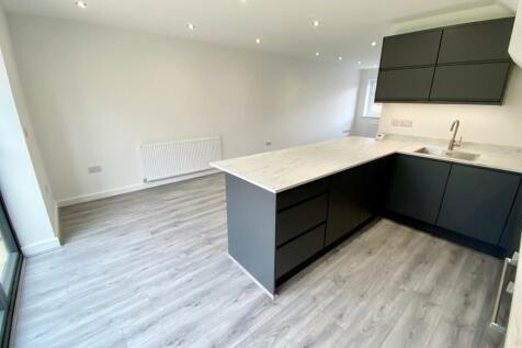 DINING AREA WITH BIFOLDING DOORS