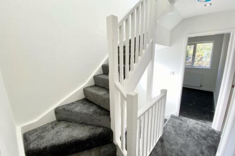 TO THE SECOND FLOOR LANDING