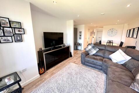 OPEN PLAN LIVING SPACE