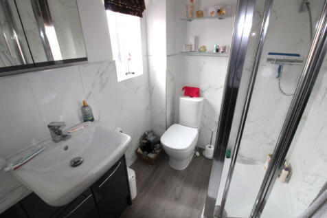 ensuite.JPG