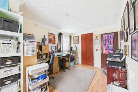 CAM02002G0-PR0131-STILL014.jpg