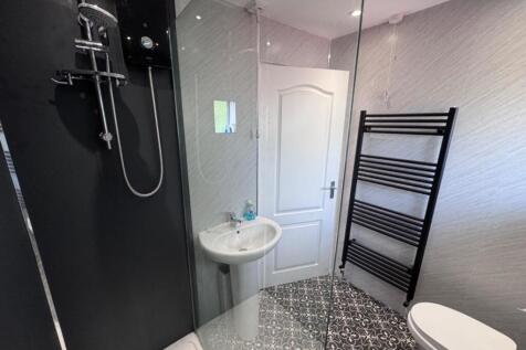 Bathroom 1/2