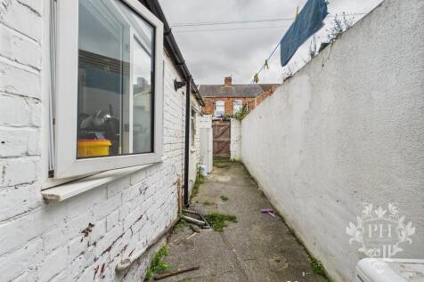 CAM01415G0-PR0451-STILL017.jpg