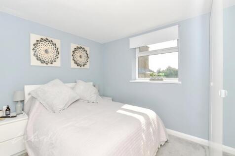 bedroom more
