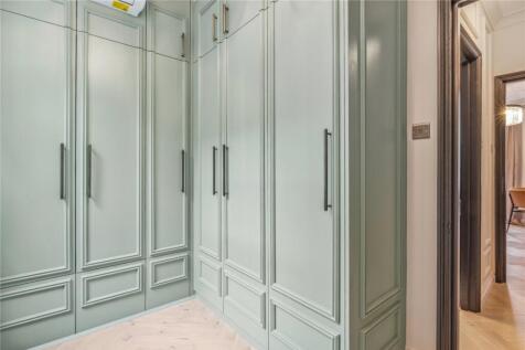 Walk-In Wardrobe