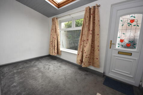 ENTRANCE ROOM (1)