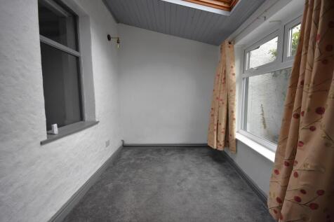 ENTRANCE ROOM (2)
