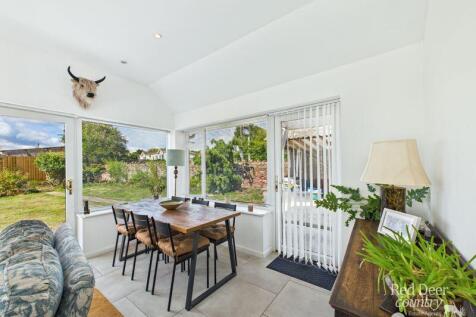 Sitting/Dining Room