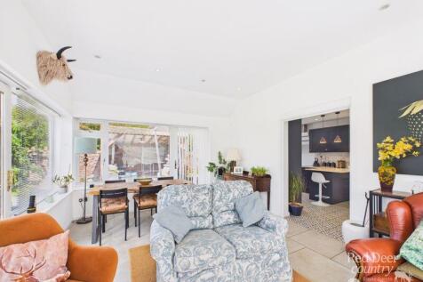 Sitting/Dining Room